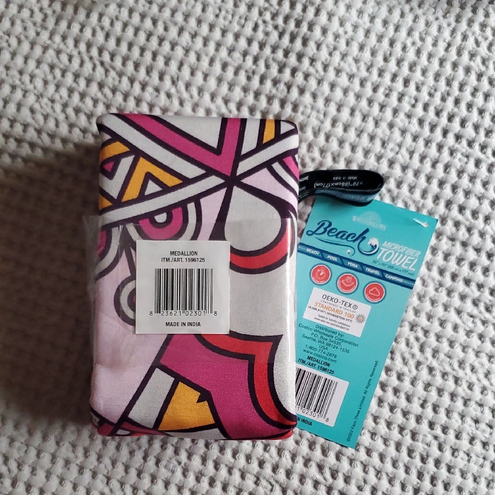 NWT Reversible Microfiber Beach Towel - Picture 2 of 2
